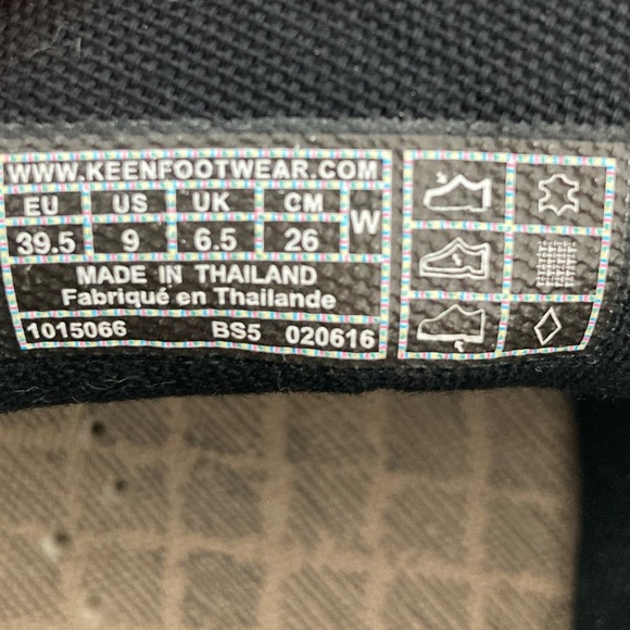 Vintage Keen, black leather and suede
barely worn! Size 9US 39.5 EU - Picture 7 of 7